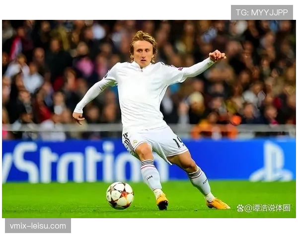 人物特写:37岁的莫德里奇在欧冠赛后独自加练,身影落寞 人物特写:37岁的莫德里奇在欧冠赛后独自加练,身影落寞